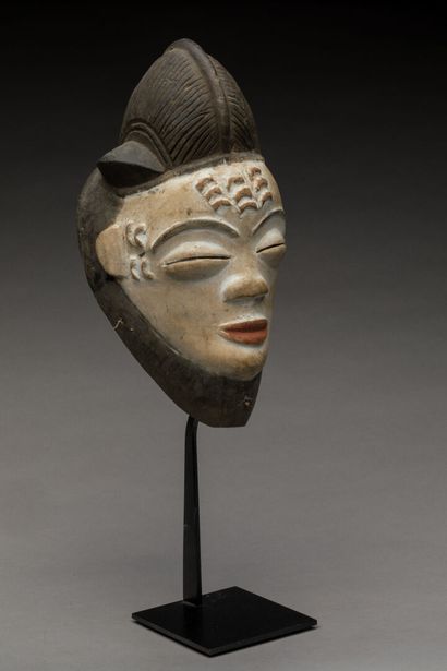 PUNU, Gabon.
Bois, pigments naturels polychrome.
Masque...