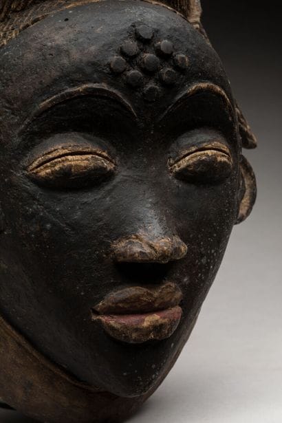 PUNU (style), Gabon.
Bois sculpté et noirci.
Masque...