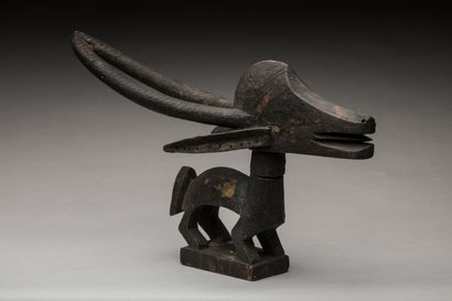 BAMANA, Mali.
Bois sculpté et gravé, patine...