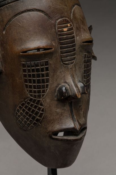 MANGBETU, République Démocratique du Congo.
Bois...