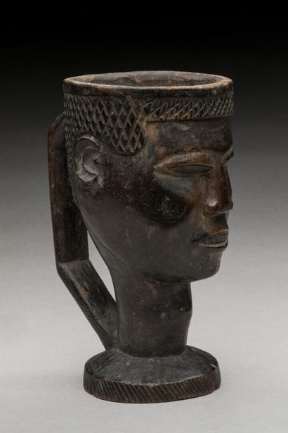 PENDE/KUBA, République Démocratique du Congo.
Bois...