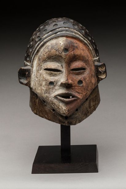 SUKU HOLO, République Démocratique du Congo.
Bois,...