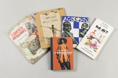 AFRIQUE
Réunion de 5 volumes comprenant :
-...