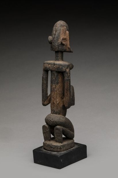 DOGON, style de Bombou Toro, Mali.
Bois incrusté...