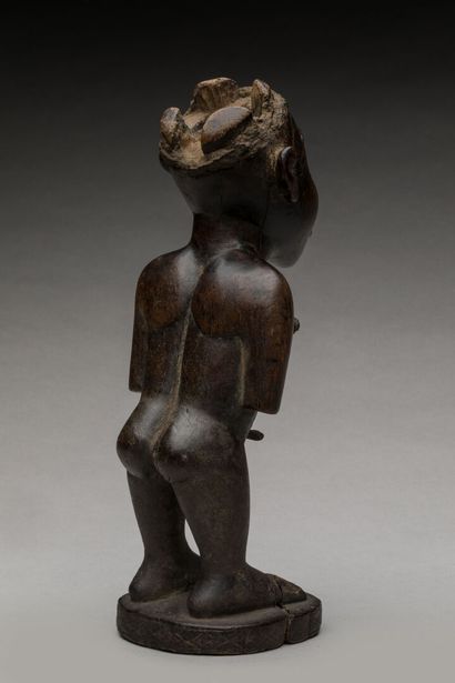 YOMBE, République Démocratique du Congo.
Bois,...