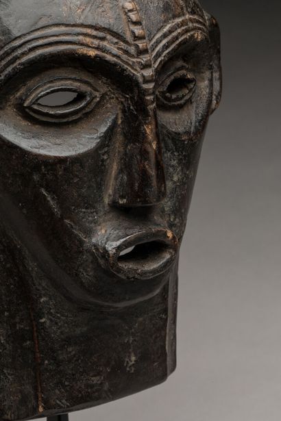 NGBAKA, République Démocratique du Congo.
Bois...