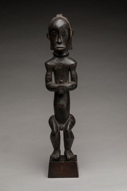 FANG, Gabon.
Bois, patine sombre.
Statuette...