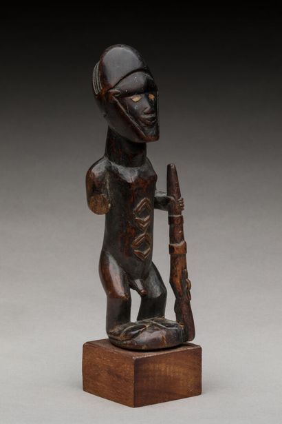 BEMBE, République Démocratique du Congo.
Bois...