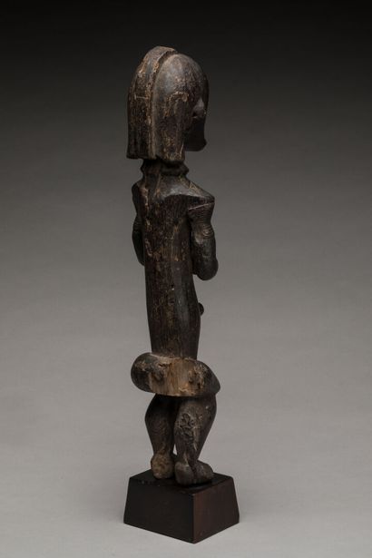 FANG, Gabon.
Bois, patine sombre.
Statuette...