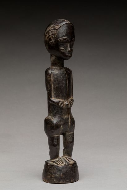 BAOULE, Côte d'Ivoire.
Bois dur, patine brun-foncé.
Classique...