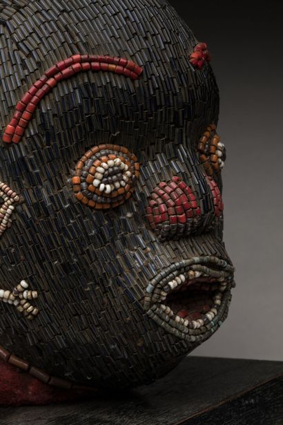 BAMILEKE, Cameroun.
Sculpture cérémonielle...