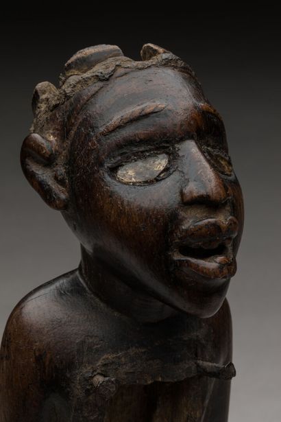 YOMBE, République Démocratique du Congo.
Bois,...