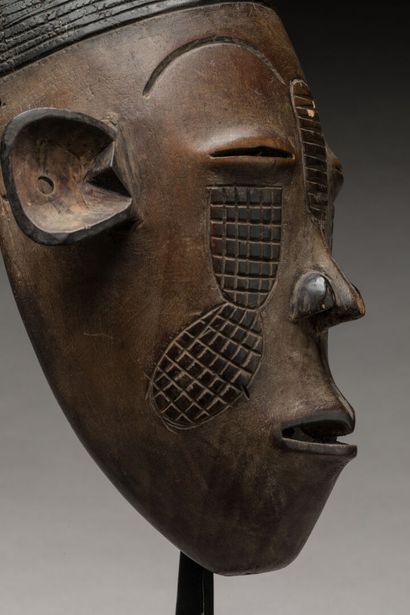 MANGBETU, République Démocratique du Congo.
Bois...