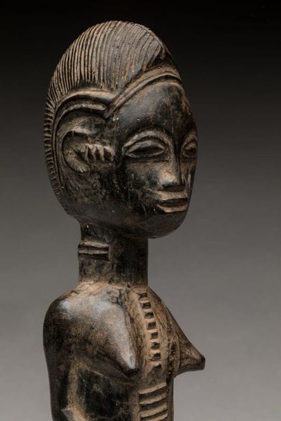 BAOULE, Côte d'Ivoire.
Bois dur, patine brun-noir,...