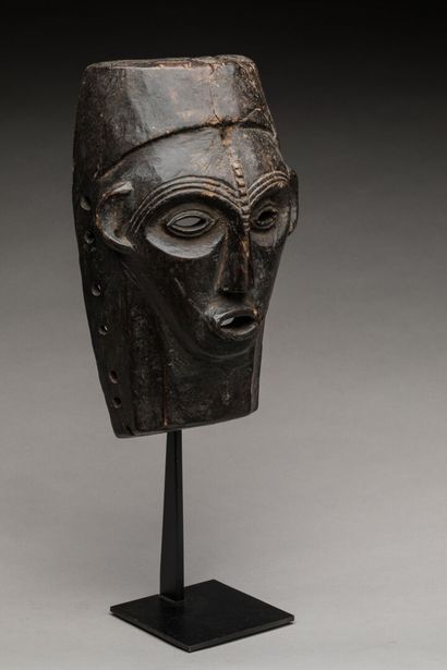 NGBAKA, République Démocratique du Congo.
Bois...
