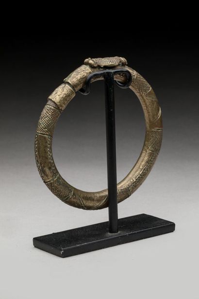 LOBI, région de Gaoua, Burkina Faso.
Bracelet...