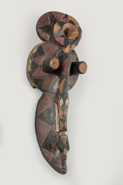 IJO, Nigéria.
Bois, polychromie
Masque cimier...