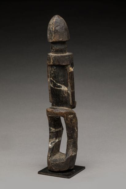 DOGON, Mali.
Bois dur, traces de libations.
Statue...