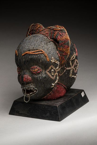 BAMILEKE, Cameroun.
Sculpture cérémonielle...