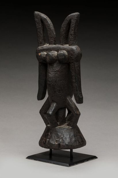 IBO, Nigéria.
Bois dur, patine sombre et...