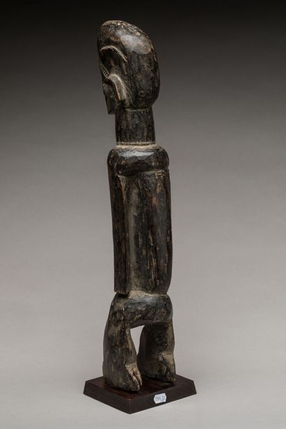 MUMUYE, Nigéria.
Bois dur, patine d'usage.
Statue...