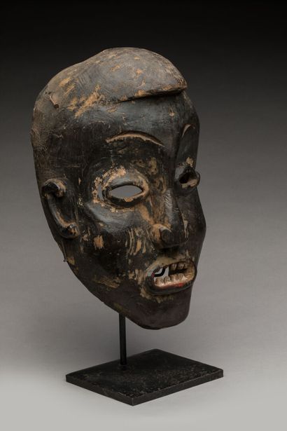 BAMILEKE, Cameroun.
Bois dur, polychromie.
Ancien...