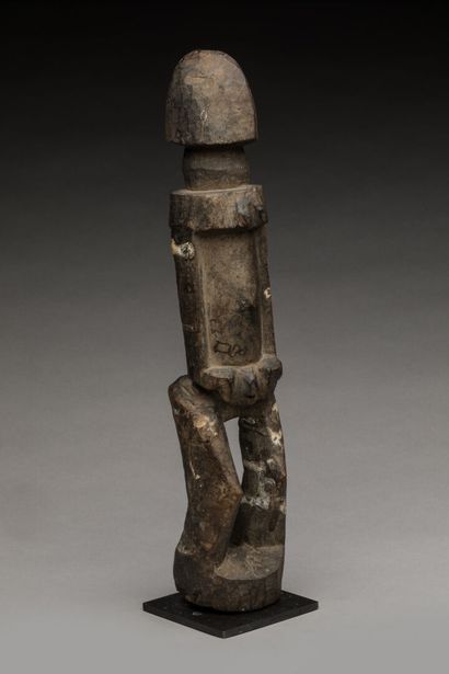 DOGON, Mali.
Bois dur, traces de libations.
Statue...