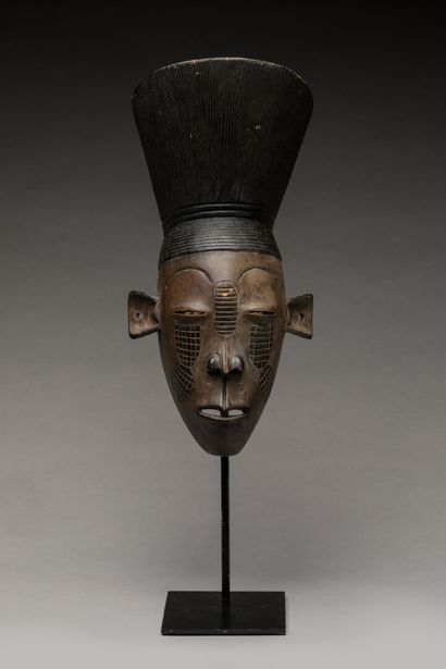 MANGBETU, République Démocratique du Congo.
Bois...