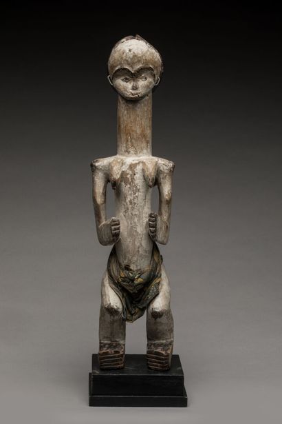 PUNU, Gabon.
Bois dur, pigments, tissu.
Statue...