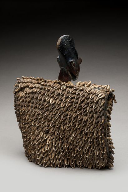 YOROUBA, Nigéria.
Bois, patine d'usage brun-rouge,...