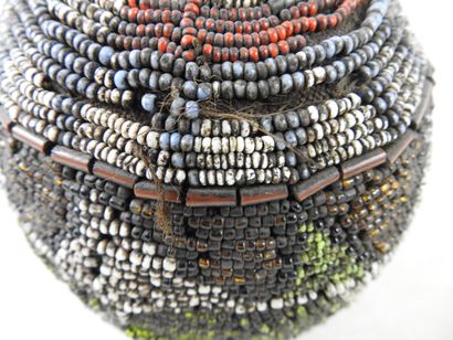 BAMILEKE, Cameroun.
Crâne de bois « Atwonzen »...
