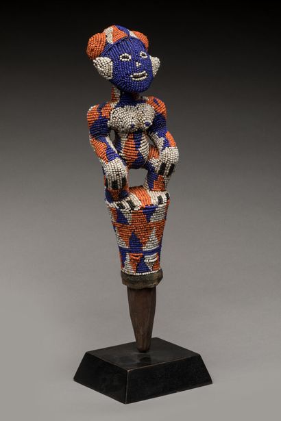 BAMILEKE, Cameroun.
Deux statues royales...