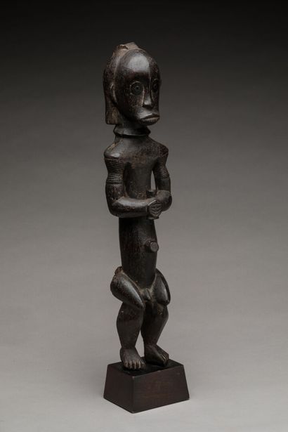 FANG, Gabon.
Bois, patine sombre.
Statuette...
