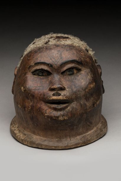 MAKONDE, Tanzanie/Mozambique.
Bois, pigments.
Masque-heaume...