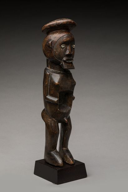 TEKE, République Démocratique du Congo.
Bois...