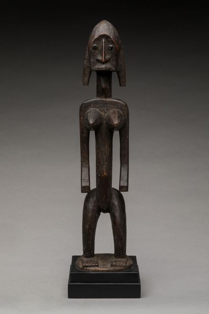 BAMANA, Mali
Bosi dur, patine brun-foncé.
Statue...
