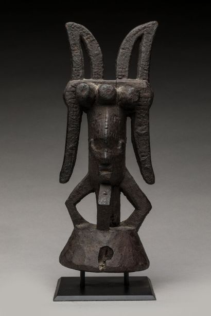 IBO, Nigéria.
Bois dur, patine sombre et...