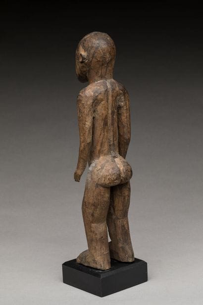 LOBI, Burkina Faso.
Bois dur, patine d'usage,...