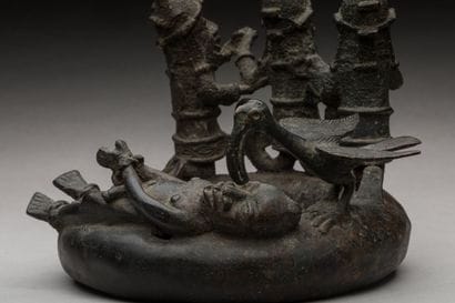 Figure d'autel en bronze rappelant les arts...