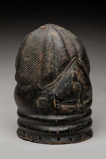 MENDE, Sierra Léone
Bois, patine noire.
Masque-heaume...