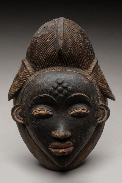 PUNU (style), Gabon.
Bois sculpté et noirci.
Masque...