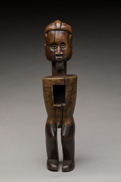 TEKE, République Démocratique du Congo.
Bois...