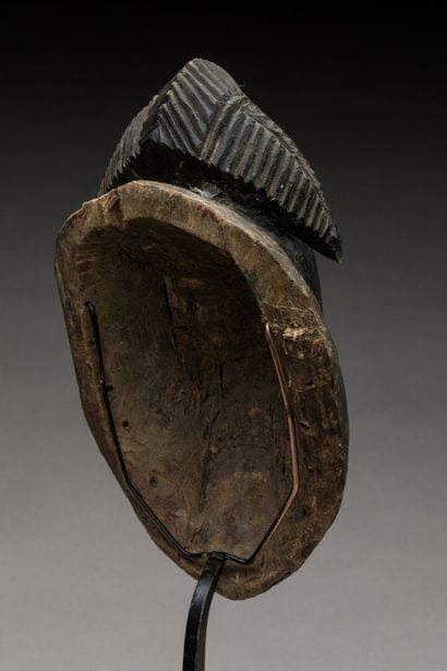 GOURO, Cote d'Ivoire.
Bois dur, patine noire,...