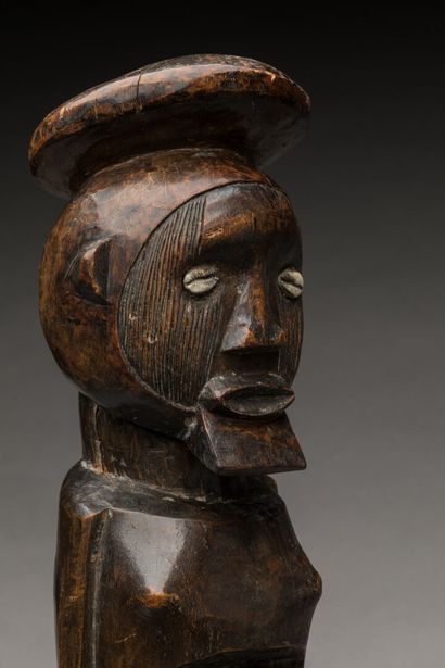 TEKE, République Démocratique du Congo.
Bois...