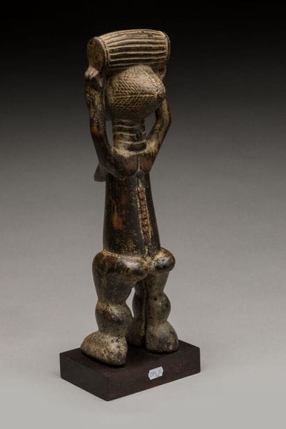 ATYE, Côte d'Ivoire.
Bois dur, patine brune,...