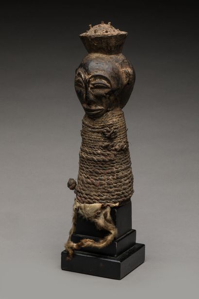 HEMBA, République Démocratique du Congo.
Bois...