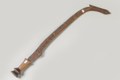 Arme de type faucille « Mambeli » BANDIA-BINJA,...