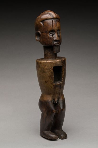 TEKE, République Démocratique du Congo.
Bois...