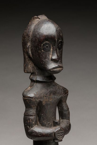 FANG, Gabon.
Bois, patine sombre.
Statuette...