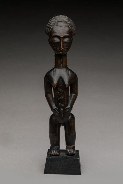 BAOULE, Côte d'Ivoire.
Bois dur, patine brun-foncé,...